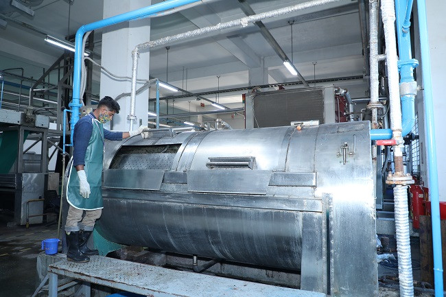 Innovations in textile dyeing: the eco-friendly promise of supercritical fluid technology