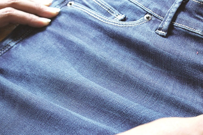 Plant-based elastane and lycra for denim towards fully plastic-free stretch jeans